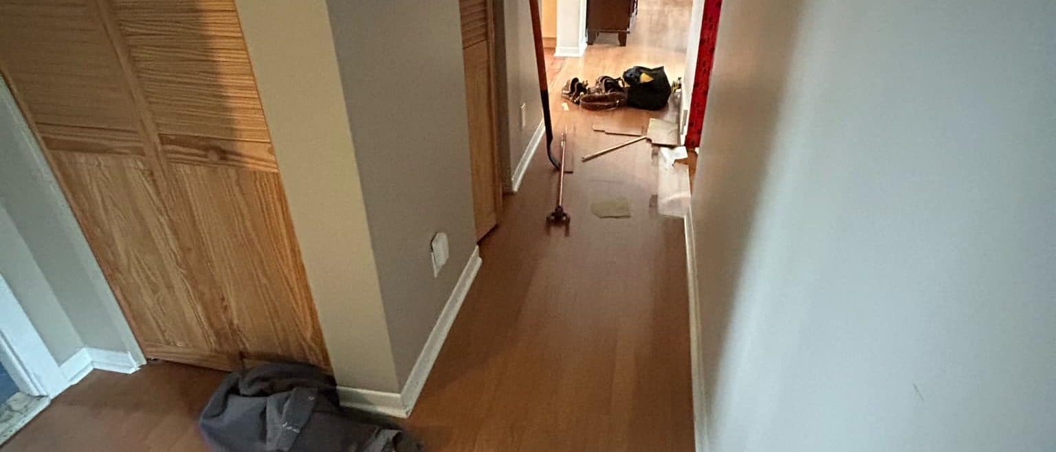 Plancher de bois franc installé dans une maison de Montréal